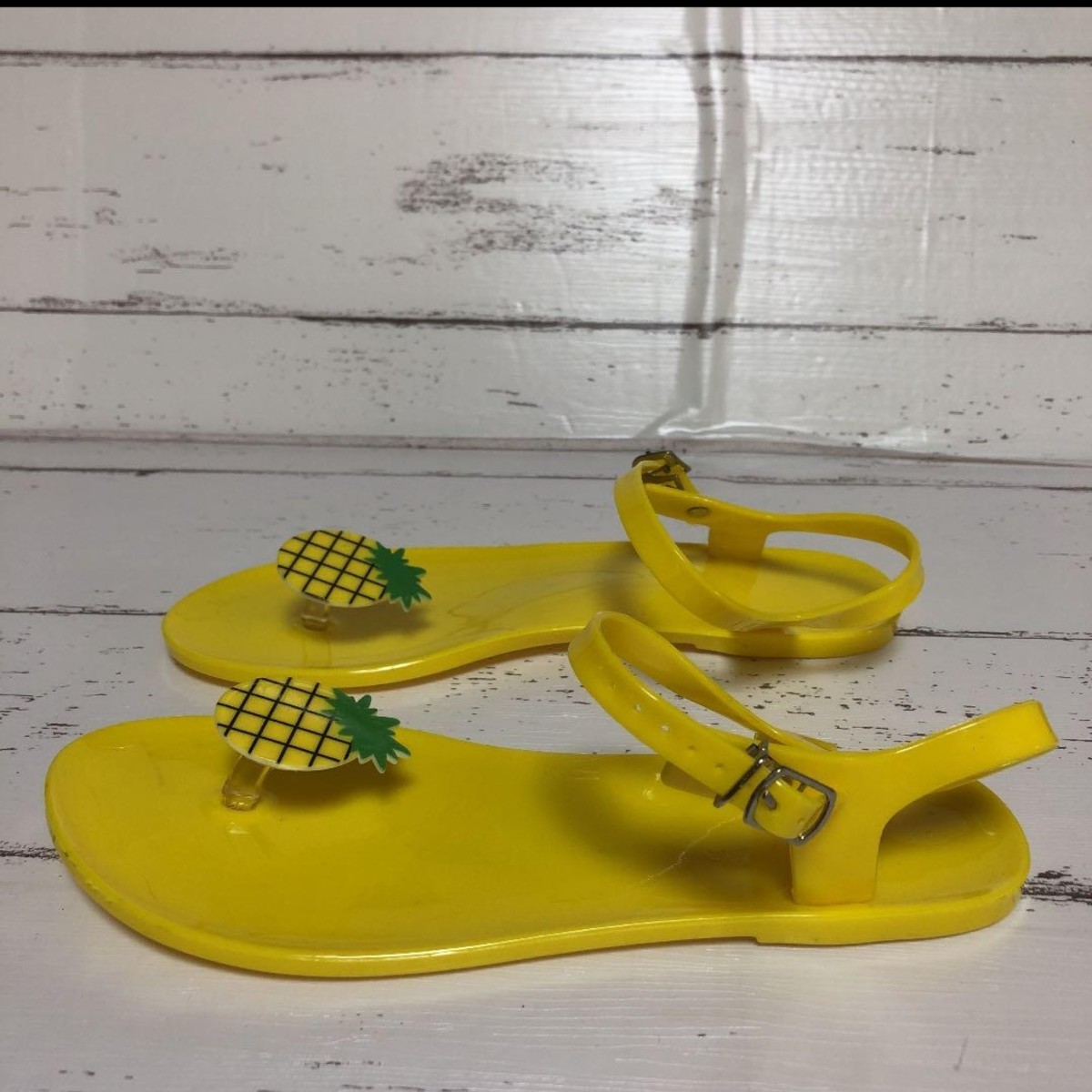 未使用 サンダル パイナップル ストラップ付き 黄色 ビーチサンダル 24センチ 靴 シューズ ファッション雑貨の画像3