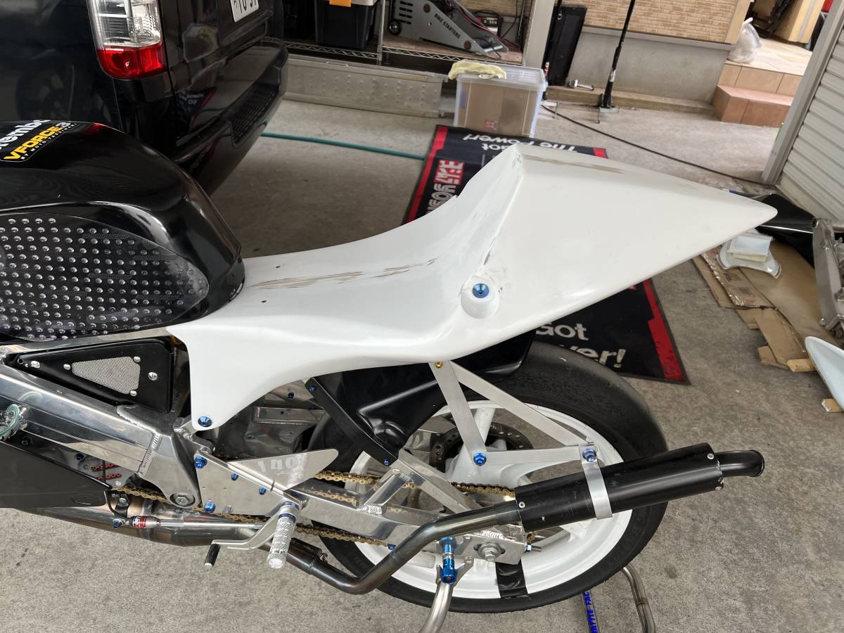 RS125 NF4 専用 シートカウル テールカウル NSF250風 オリジナル RS125 NF4 専用 シートカウル テールカウル NSF250風 オリジナル