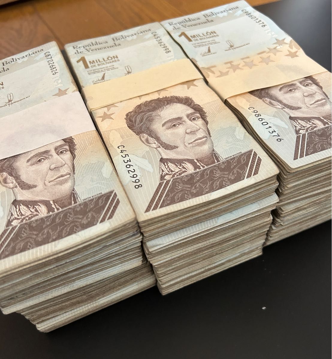 証明書付】100枚セット ベネズエラ ハイパーインフレ最高額 100万