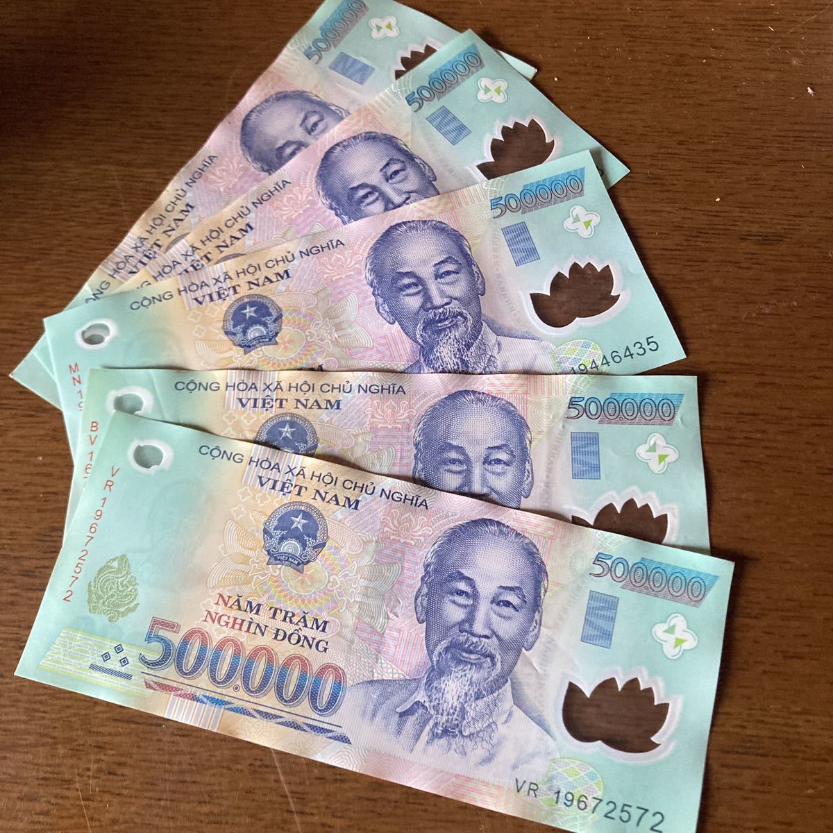 ベトナムドン 50万ドン紙幣5枚-