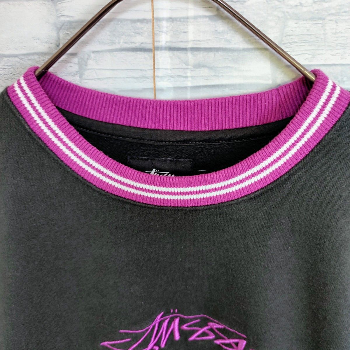 【人気】Stussy ステューシー☆センター刺繍ロゴ付スウェット　リンガー　ブラック・パープル 黒・紫　トレーナー　人気デザイン