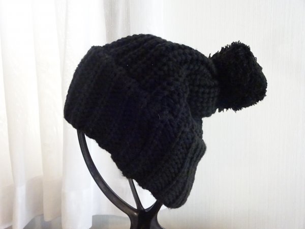 《 Maison Girl 》モコモコ編み込みニット帽　黒色帽子　キッズ帽子　女の子　サイズ５６cm〜５８cm　キャップ　帽子_画像3