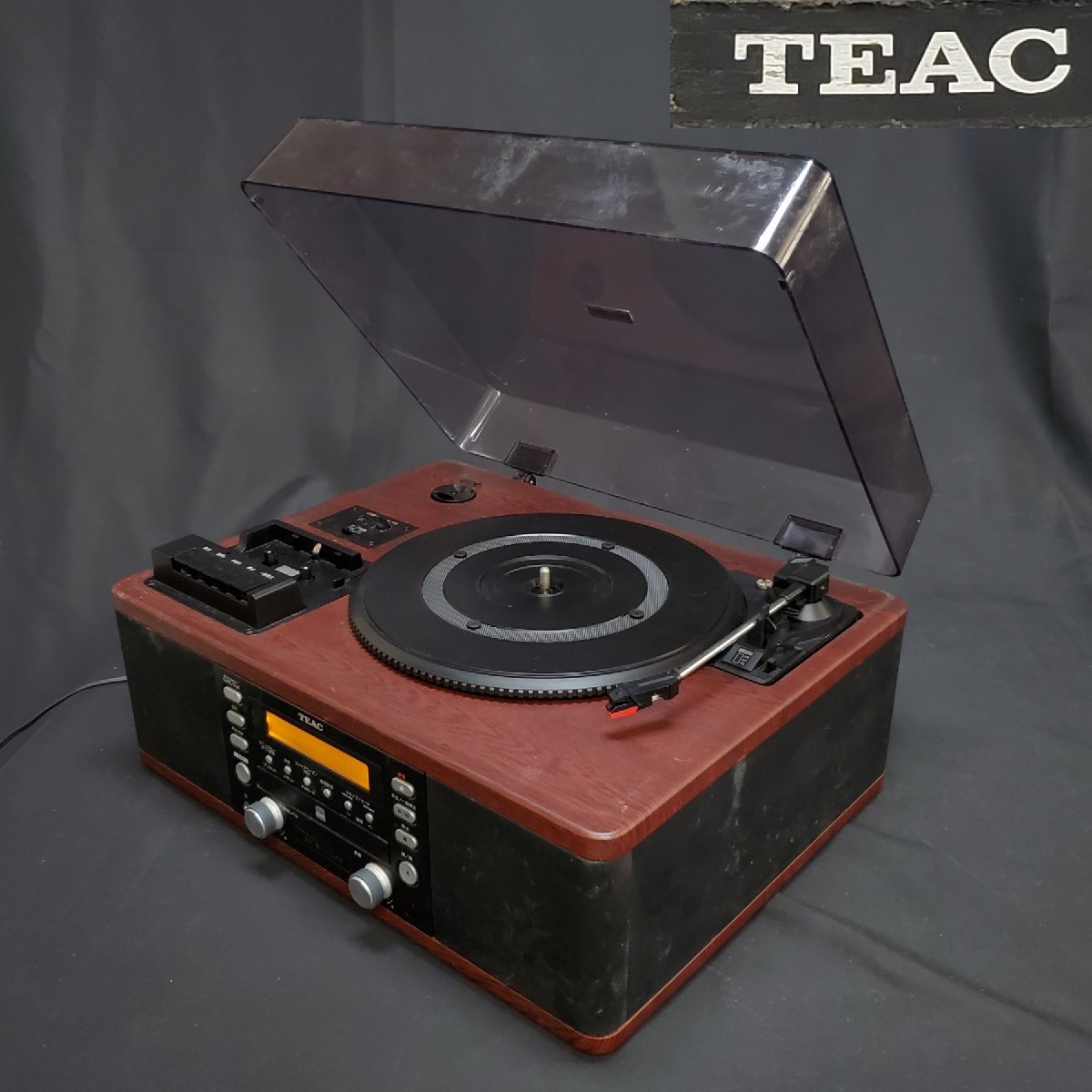 【宝蔵】2014年製 TEAC レコードプレーヤー マルチプレーヤー オーディオ機器 LP-550USB 約47㎝×約37㎝×高さ約23㎝ 木目調 動作品