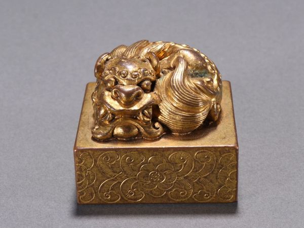 時代物 古銅彫 塗金獅子鈕印章【仁】古銅器 置物擺件 古賞物 中国古玩 蔵出