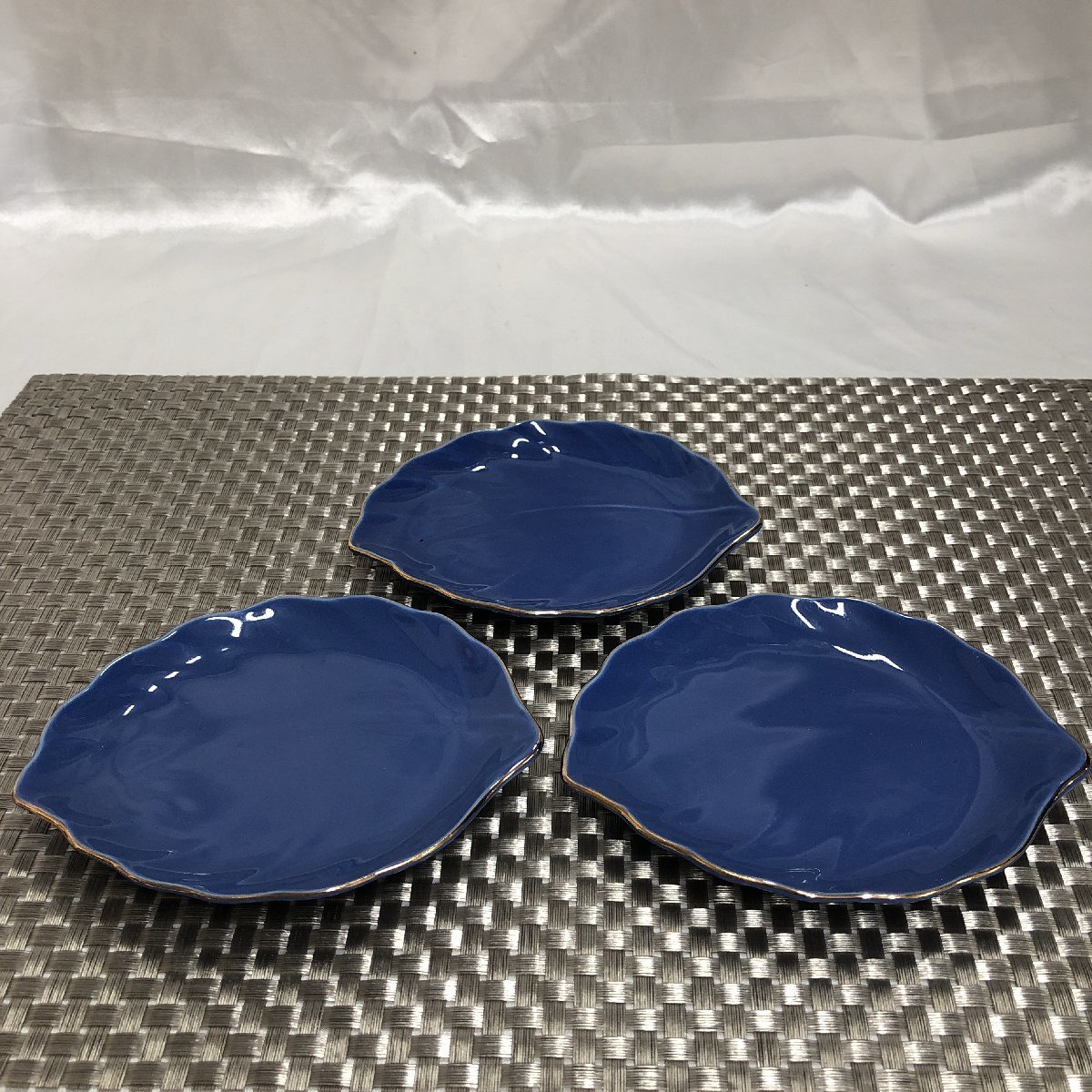 【中古現状品/インボイス登録店/KU】‐ 小皿 取皿 木の葉型 ブルー系 3枚 セット 陶器 和食器　MZ0924_画像2