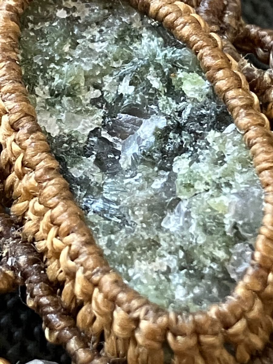 エメラルド原石とシトリンのマクラメネックレス　ハンドメイド