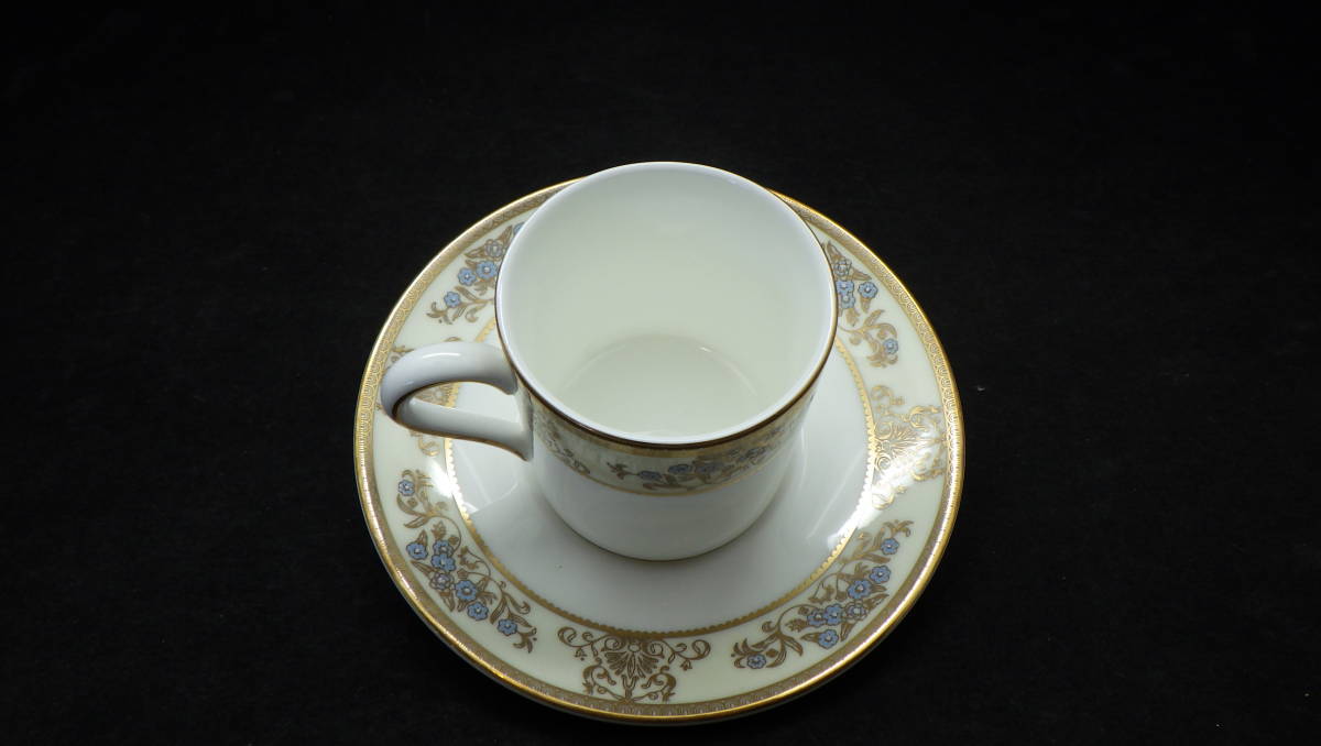 ★748 D-4-③ カップ＆ソーサ―2脚セット　CLIVEDEN WEDGWOOD Bone China 1988