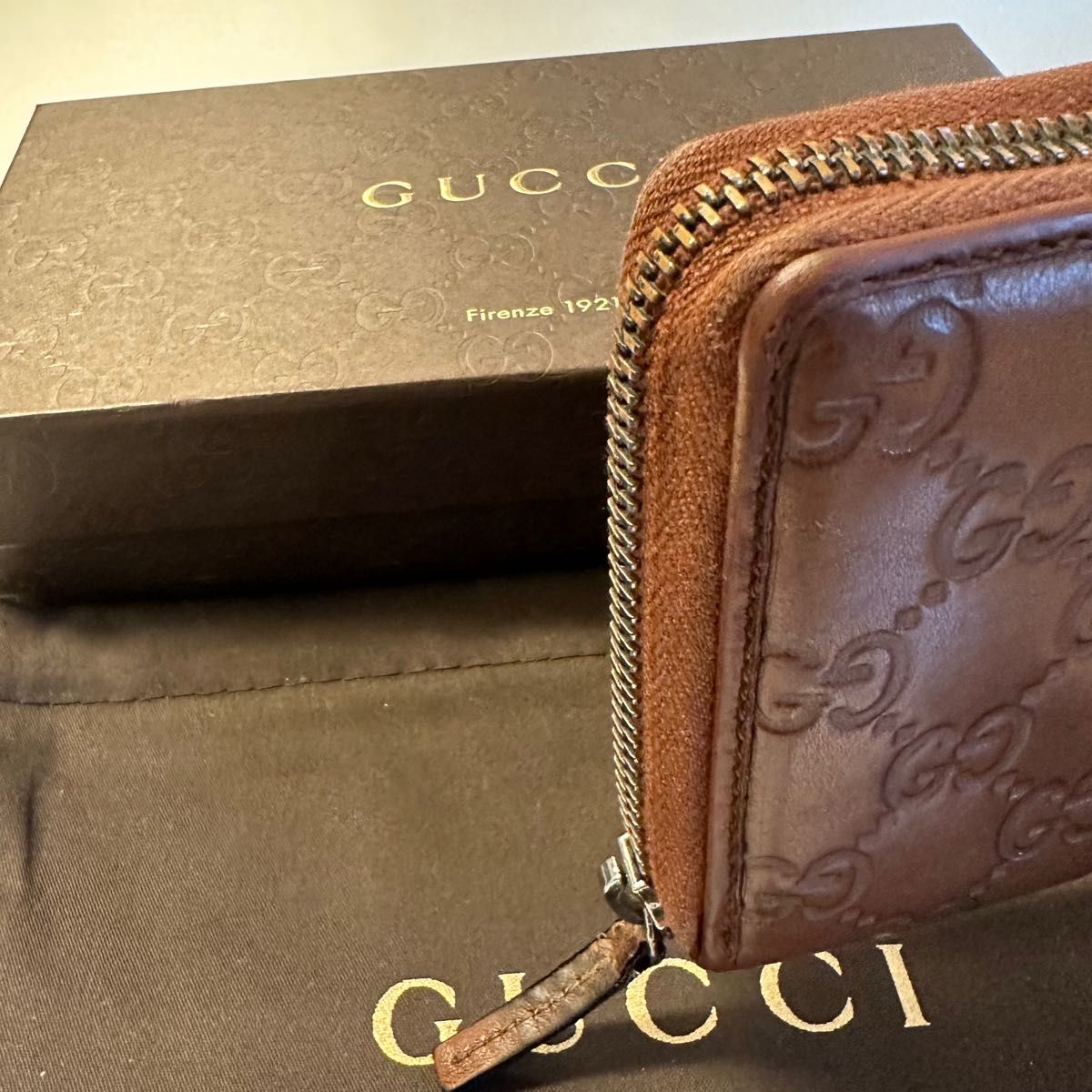 未使用に近い! グッチ GUCCI 財布 長財布 シマレザー シェリーライン ラウンドファスナー