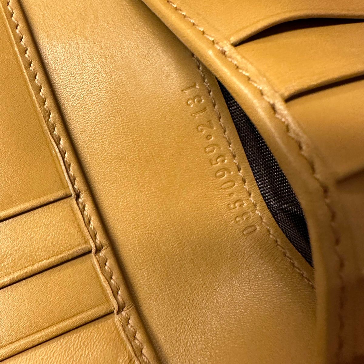 未使用に近い グッチ GUCCI 財布 二つ折り 折り財布|PayPayフリマ