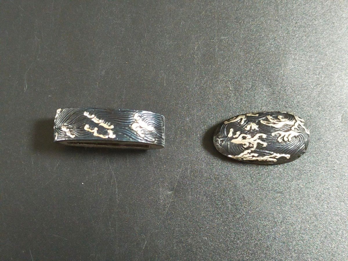 SQ194　縁頭　波の図　銅地　絵金銀　日本刀装具
