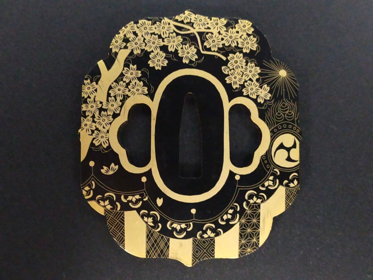 刀鍔 桜花の図 鉄地 絵金銀 日本刀装具 刀剣美術 鍔 つば 鐔 刀 刀鍔 桜花の図 鉄地 絵金銀 日本刀装具 刀剣美術 鍔 つば 鐔 刀