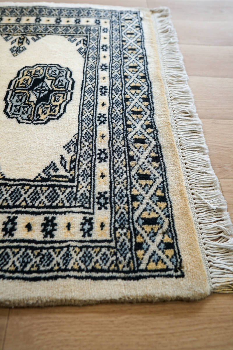 95×63cm【パキスタン手織り絨毯】 ペルシャ絨毯｜PayPayフリマ