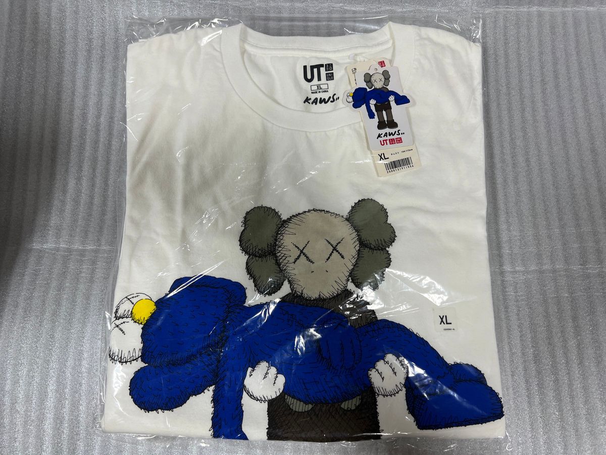 ☆新品未使用☆UNIQLO ×KAWS UTユニクロ×カウズ コラボ  XL ②