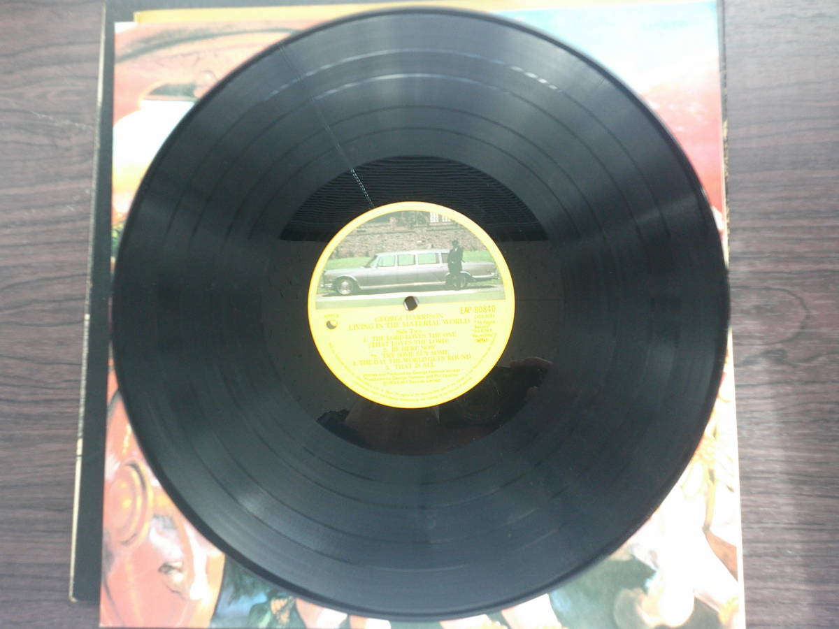 1227 中古 LP レコード　リヴィング・イン・ザ・マテリアル・ワールド　歌とギター／ジョージ・ハリスン　LP版　