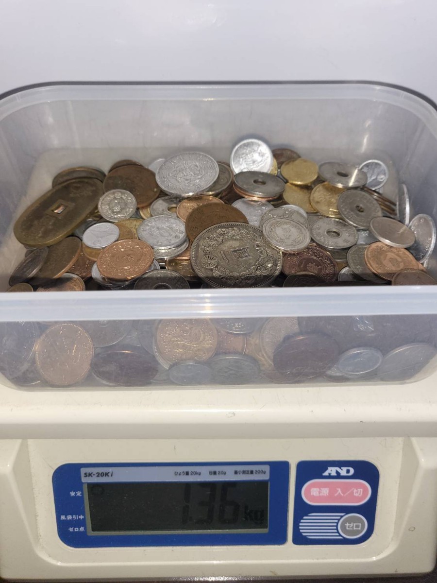 AGF 貴重日本古銭各種色々1.36kg 1圓銀貨50銭龍銀貨等銀貨色々菊稲5銭