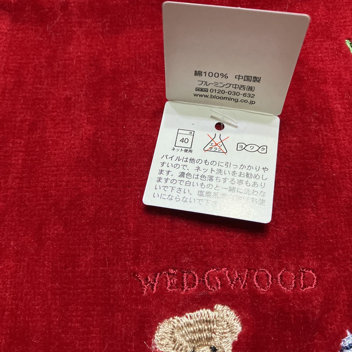 WEDGWOOD ウェッジウッド タオルハンカチ　赤系　総刺繍　可愛い　27.5㎝四方 綿100% 希少品_画像4