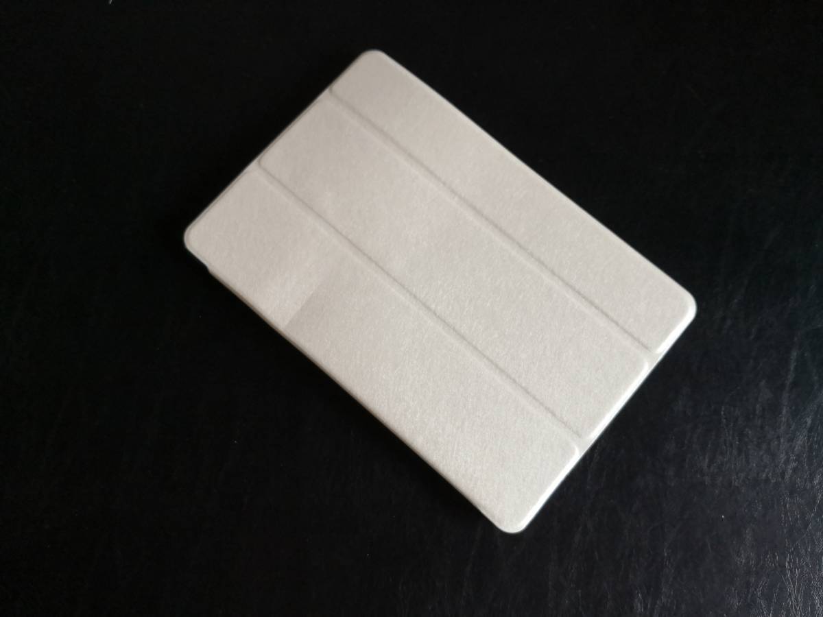 (アウトレットｄ-13)(薄型 軽量) iPad min5/mini4 共用 ホワイト レザー スマートケース _画像7