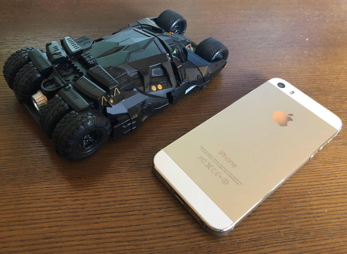 超レアなバットモービルiPhone5sケース ＆ iPhone 5s 64GB ゴールド 初期化済みの画像1