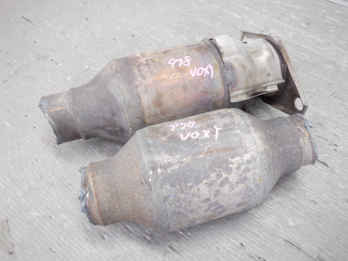 トヨタ DBA-ZRR70W ヴォクシー 3ZR GB3/GQ6 触媒 棚落無