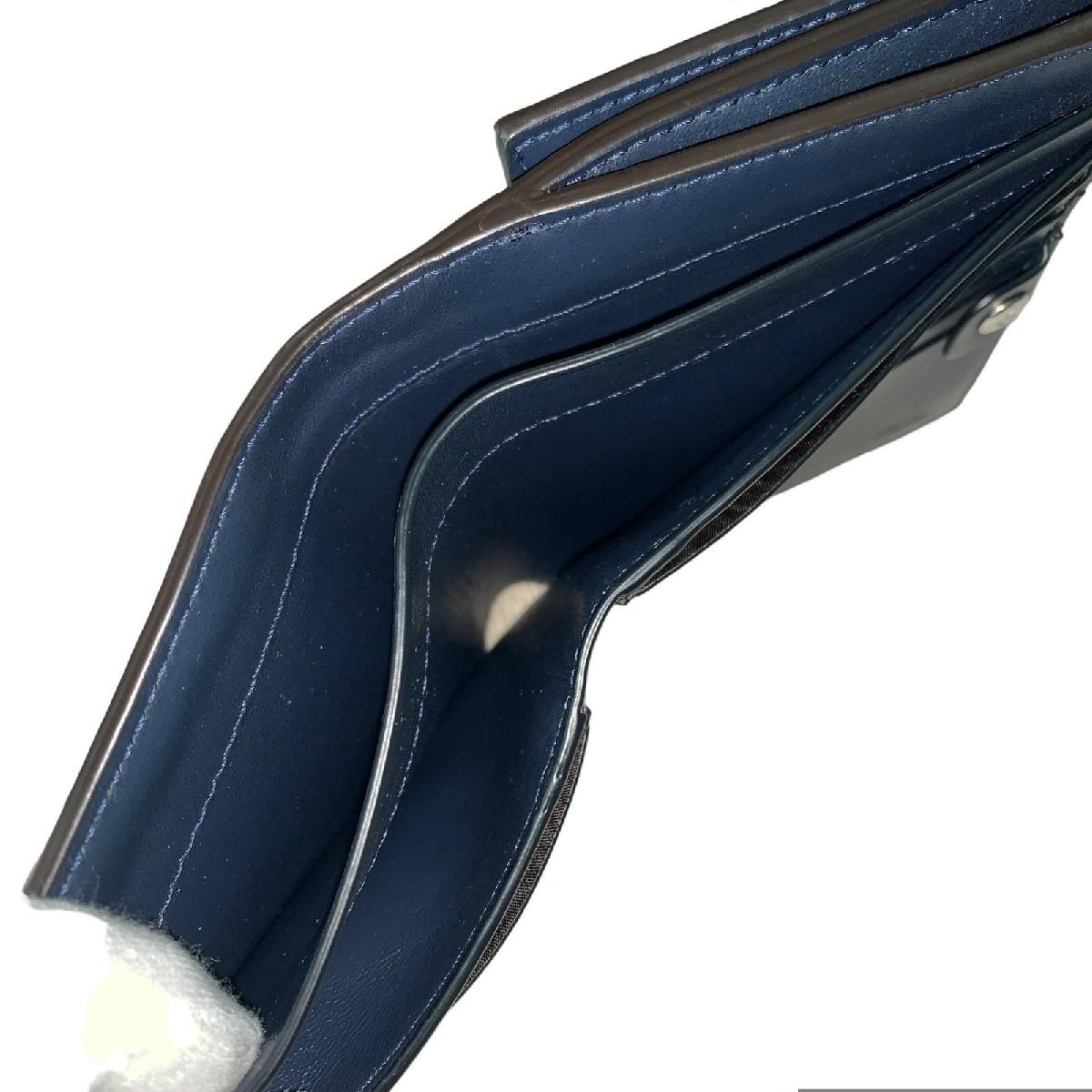 予約販売 美品 FENDI フェンディ ピーカブー 二つ折り財布 ネイビー