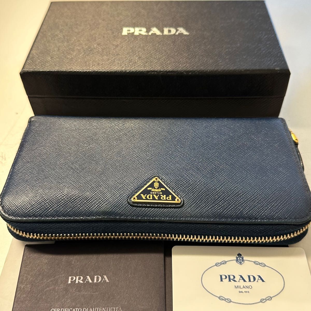 未使用に近い プラダ PRADA 財布 長財布 サフィアーノレザー ロゴ金具