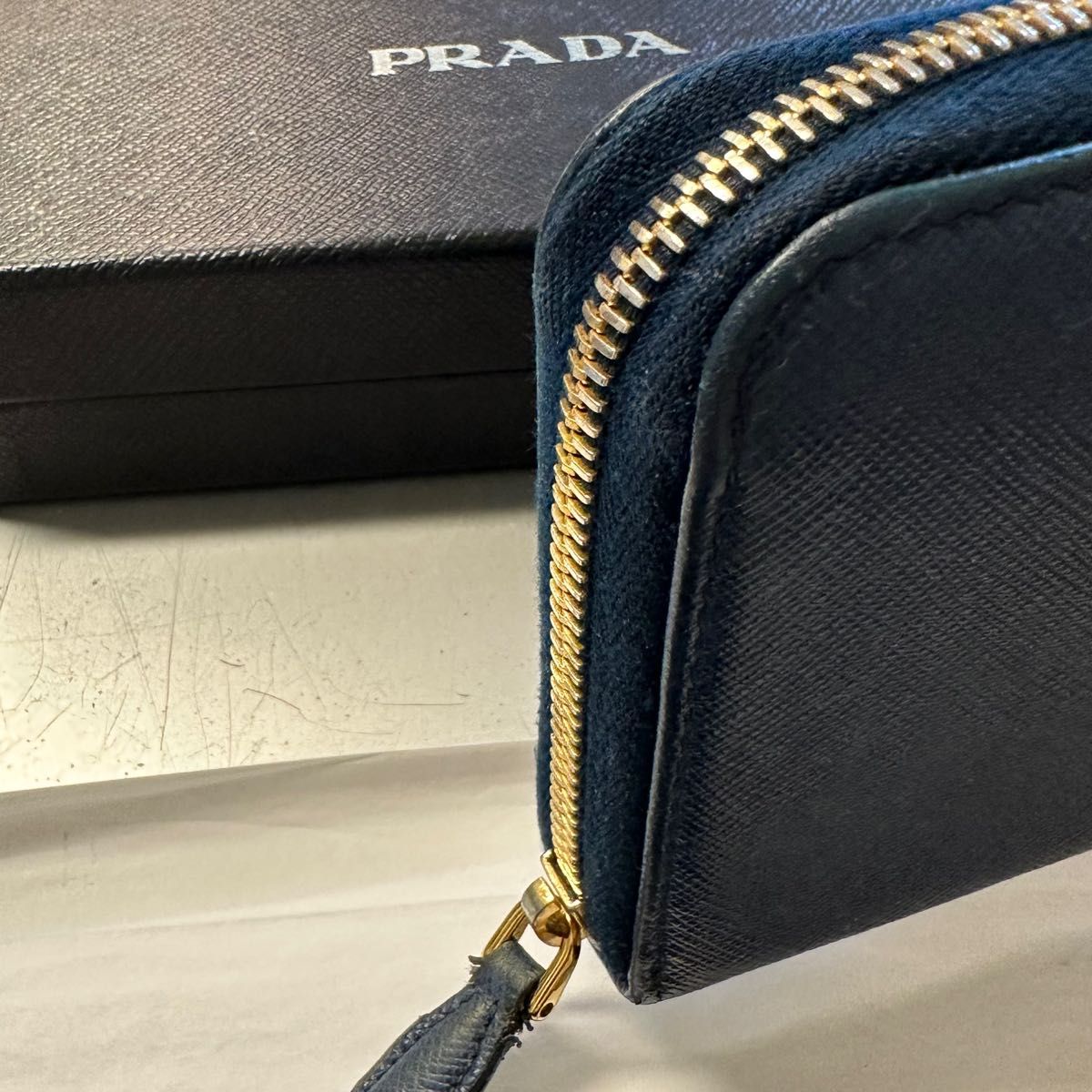 未使用に近い プラダ PRADA 財布 長財布 サフィアーノレザー ロゴ金具