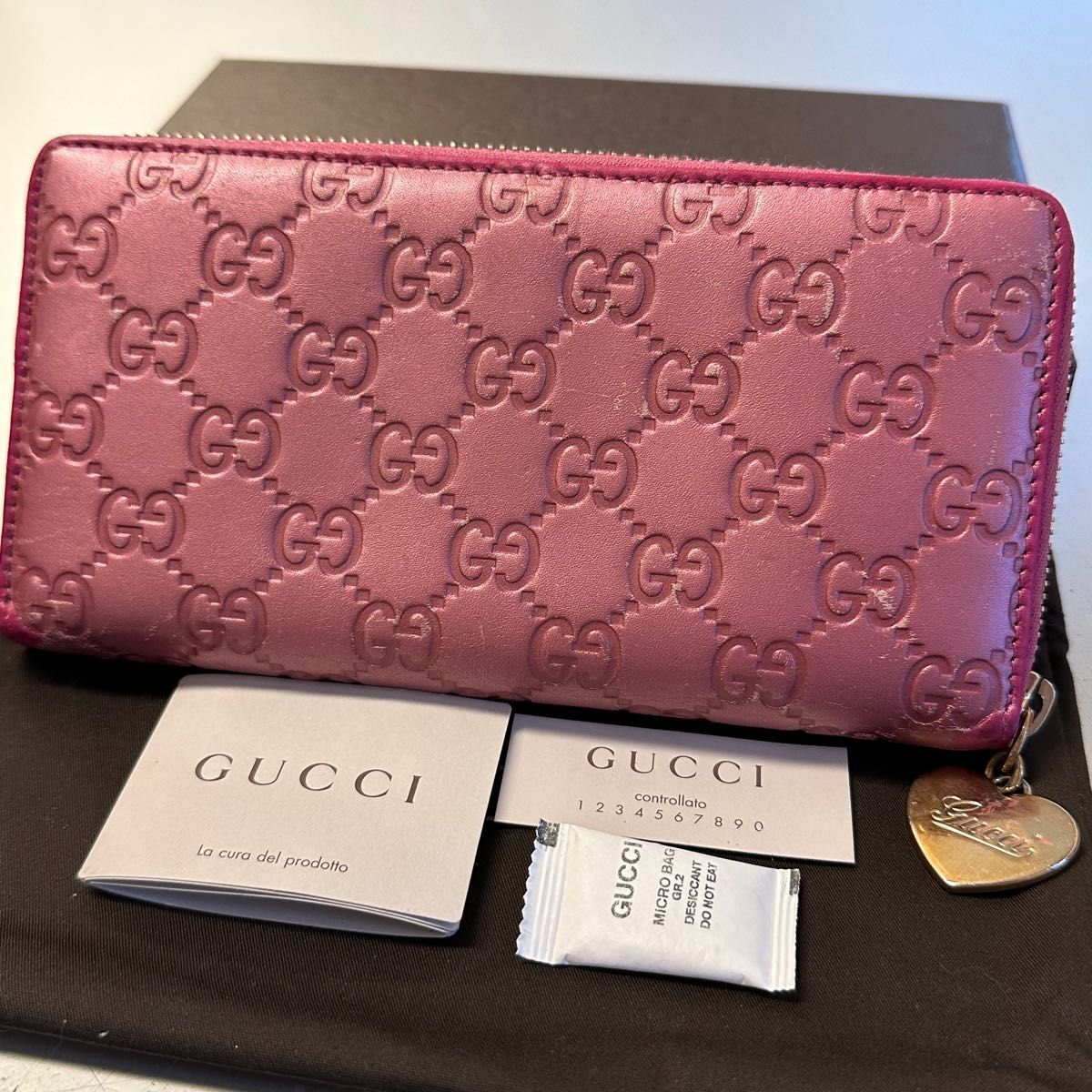 未使用に近い グッチ GUCCI 財布 長財布 シマレザー ハート金具