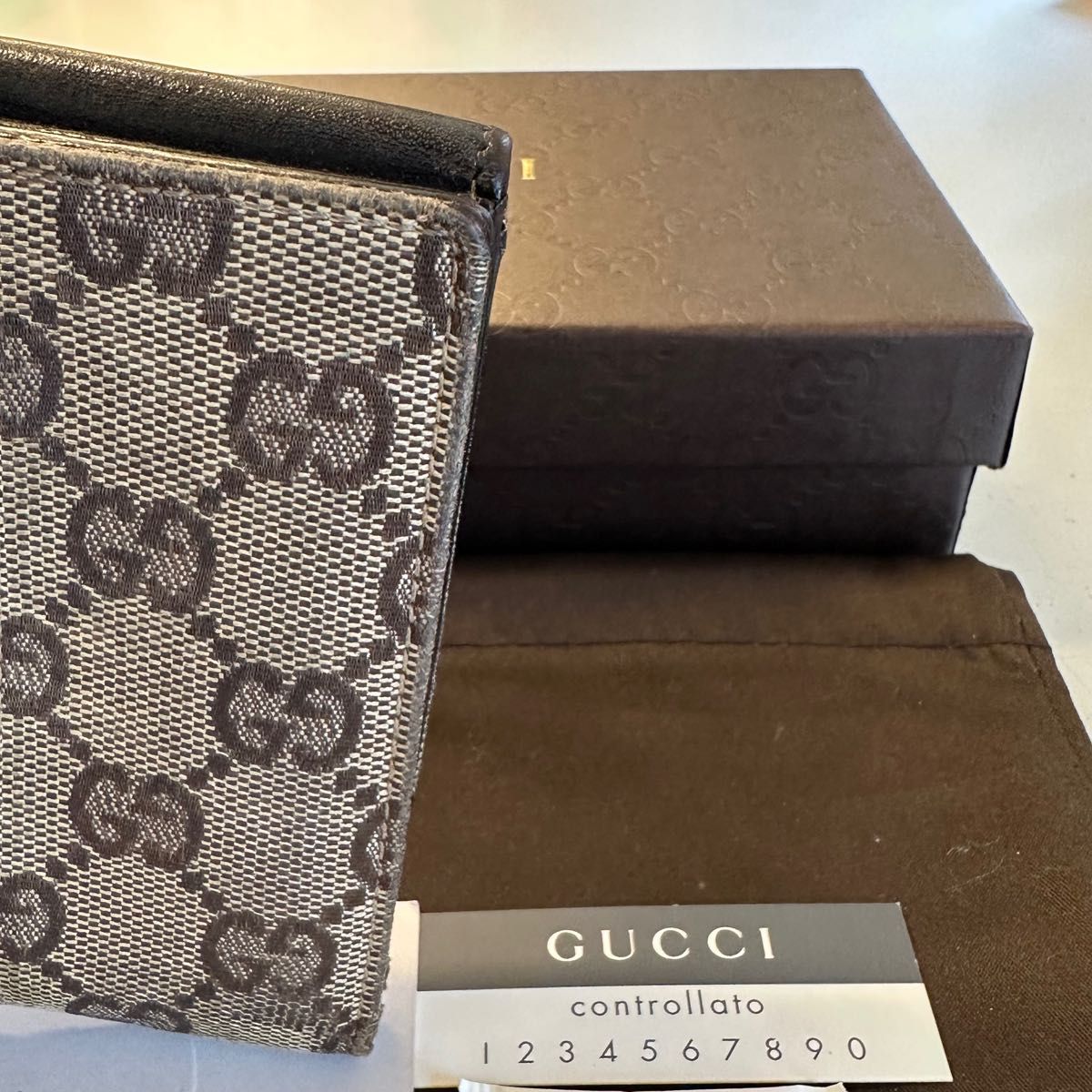 未使用に近い！　グッチ　GUCCI 財布　二つ折り　折り財布　GGキャンバス　シェリーライン