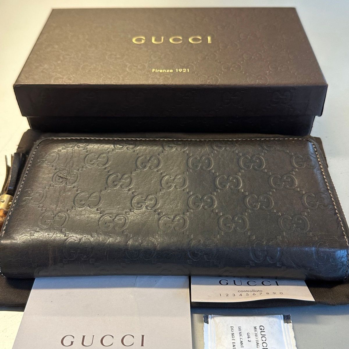 未使用に近い グッチ GUCCI 財布 長財布 シマレザー タッセル ラウンド