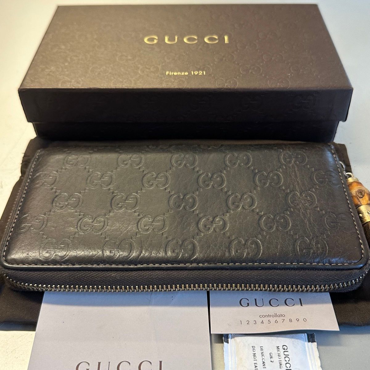 未使用に近い グッチ GUCCI 財布 長財布 シマレザー タッセル ラウンド