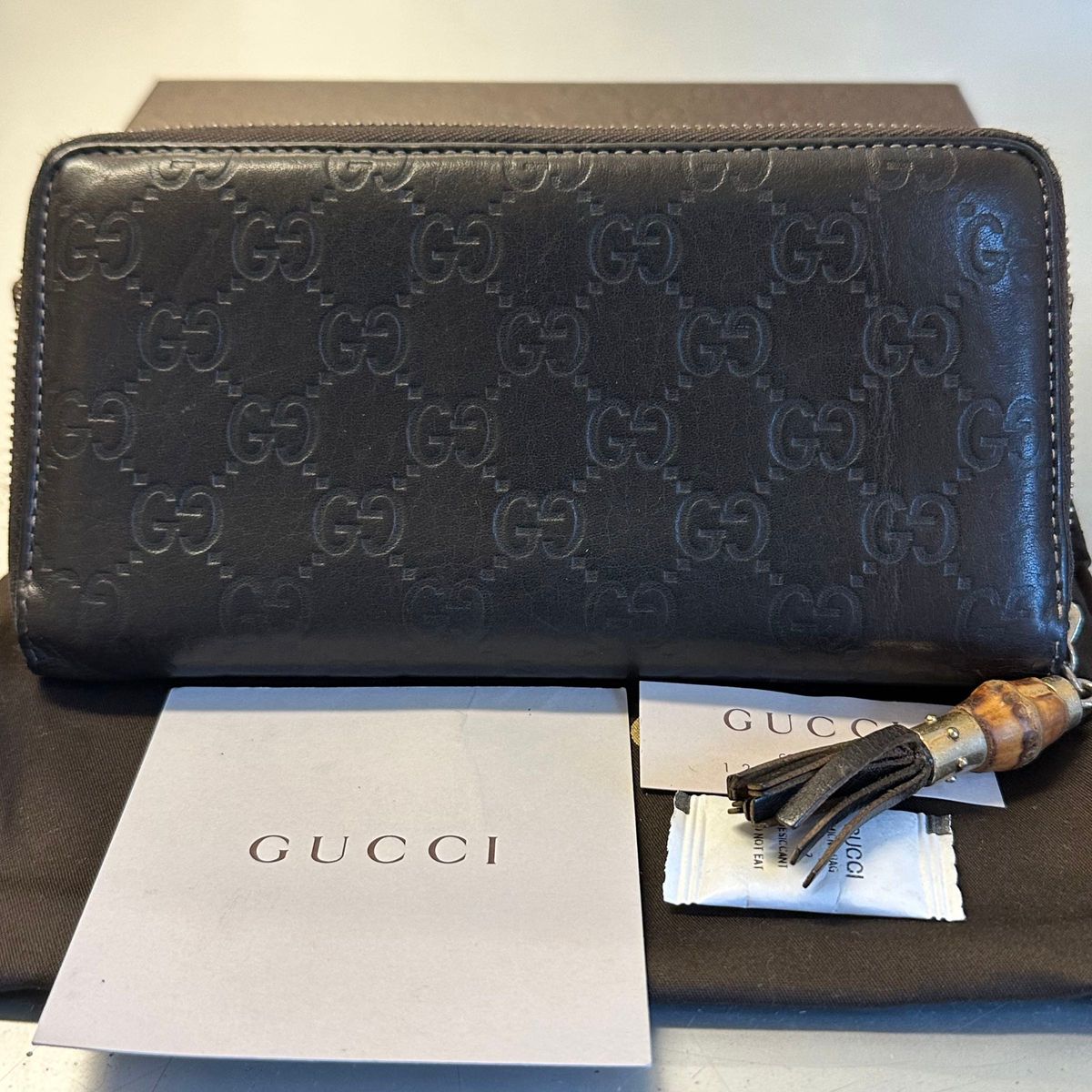 未使用に近い グッチ GUCCI 財布 長財布 シマレザー タッセル ラウンド