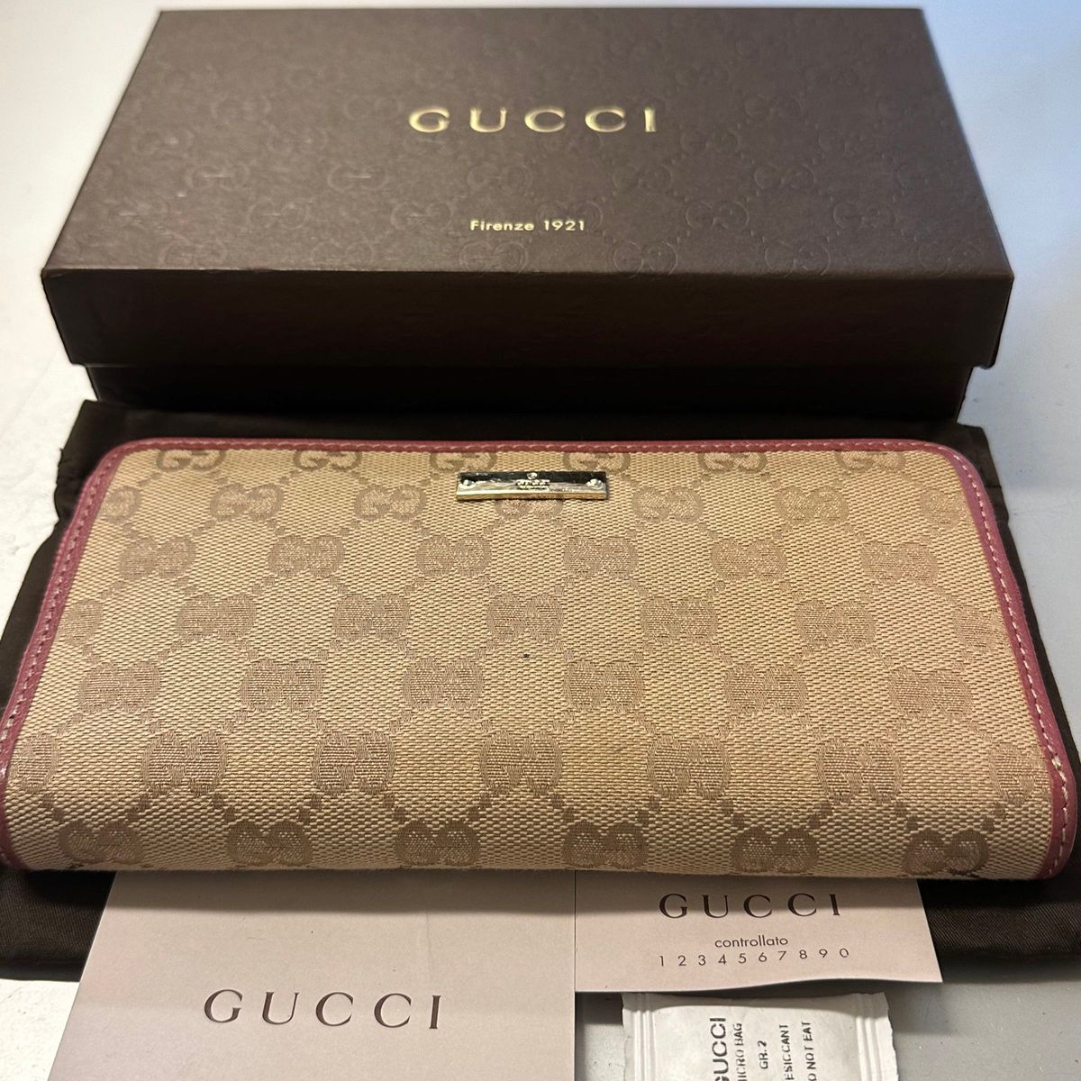 新品同様 グッチ GUCCI 財布 長財布 GGキャンバス ラウンドファスナー