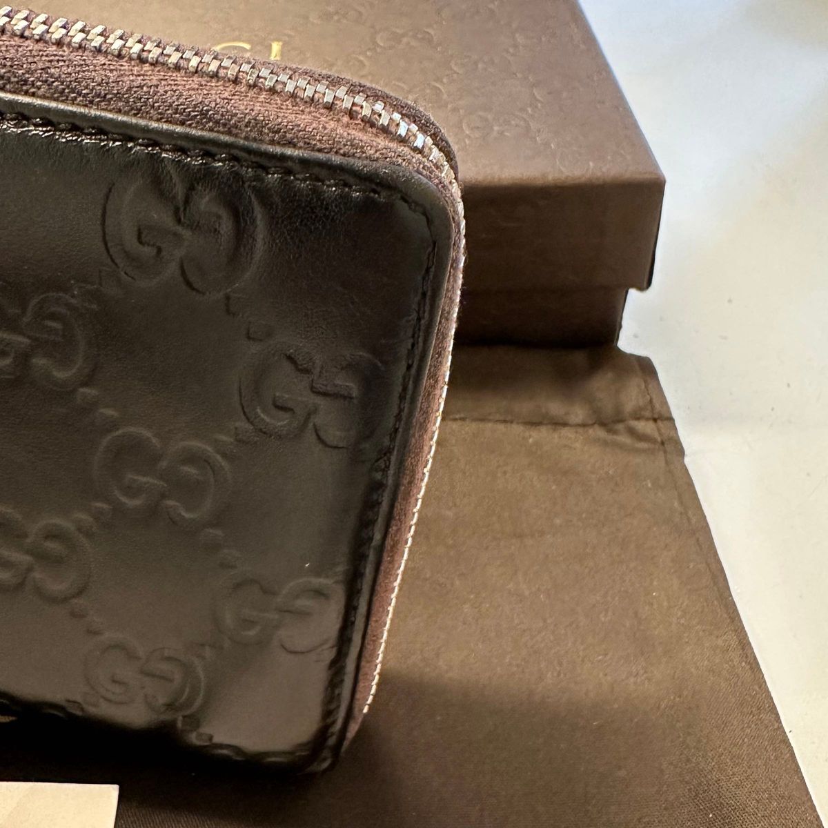 新品同様 グッチ GUCCI 財布 長財布 シマレザー ラウンドファスナー