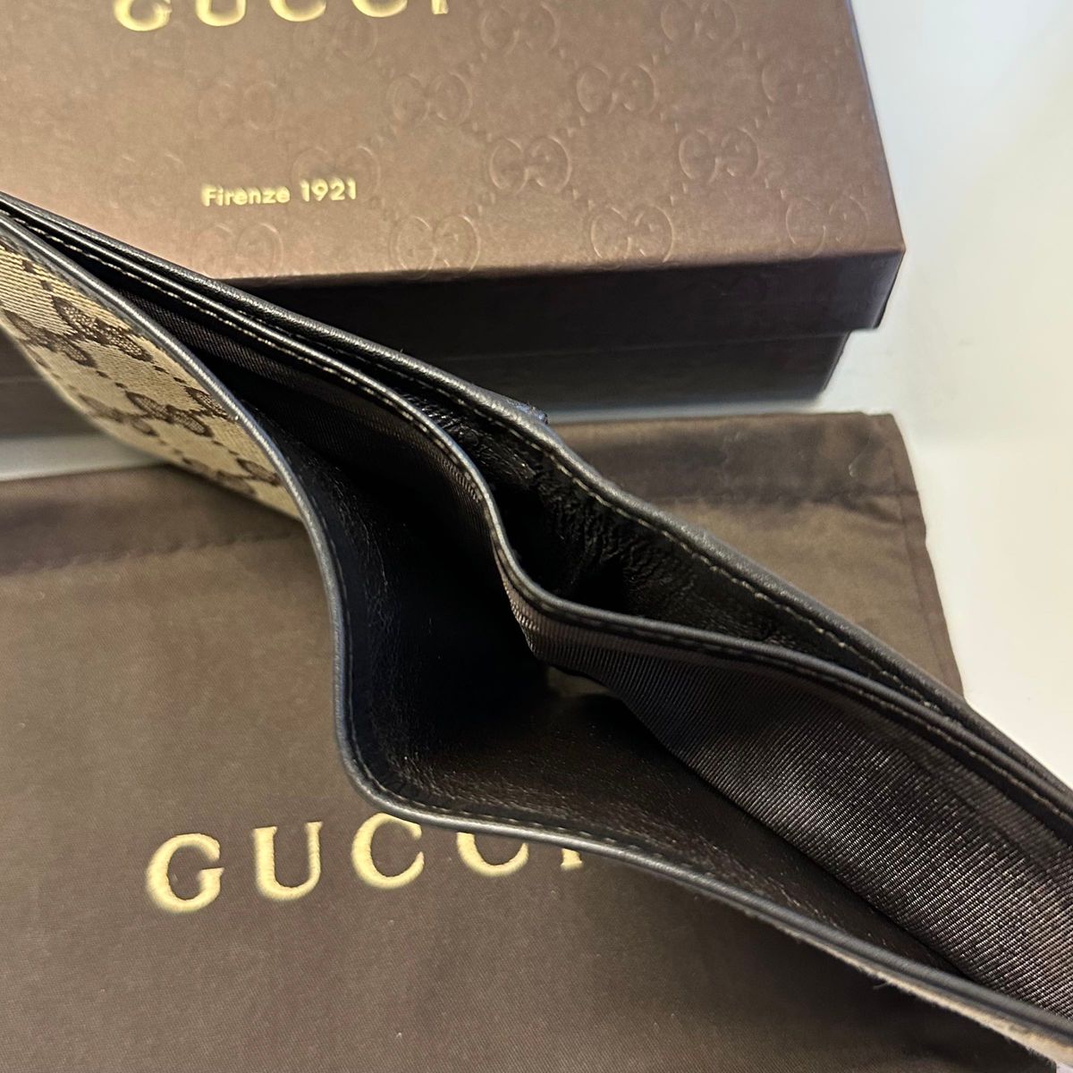 新品同様‼️ グッチ GUCCI 財布 二つ折り 折り財布-