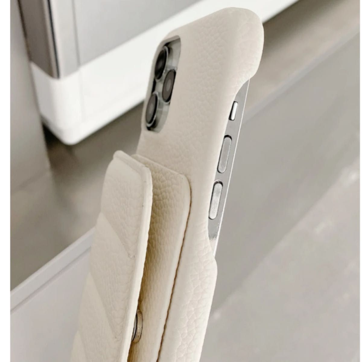 iPhone14Pro ケース ダウンジャケット カード レザー ホワイト