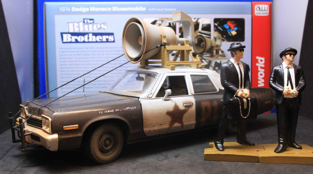 1/18 オートワールド 1974 ダッジ モナコ ブルースモービル（The Blues Brothers）ブルースブラザーズフィギュア付 ●の画像1