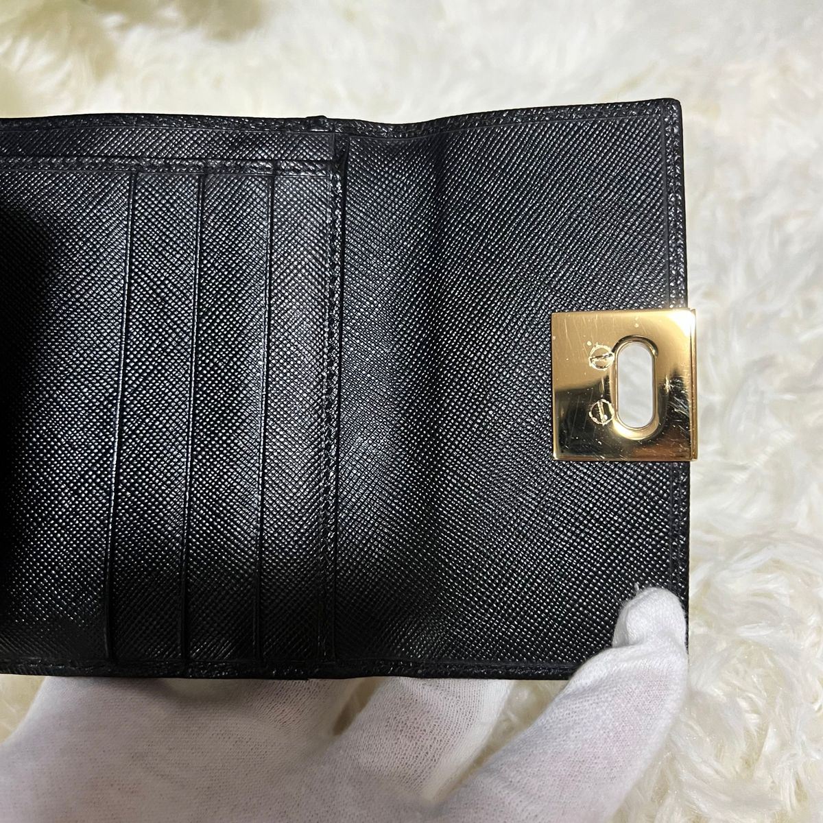 極美品Ferragamo 折り財布 ガンチーニクロージャー ワインレッド 極美品Ferragamo 折り財布 ガンチーニクロージャー ワインレッド