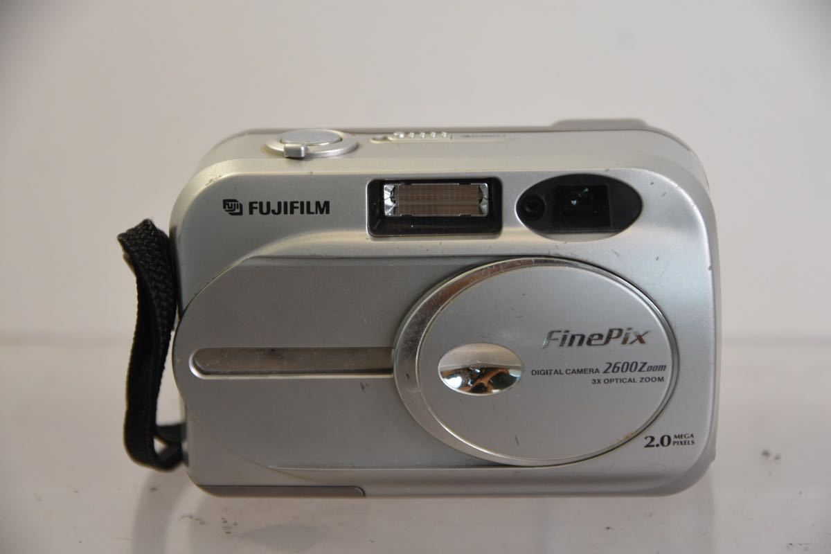 コンパクトデジタルカメラ FUJIFILM 富士フィルム FINEPIX 2600 ZOOM Z81_画像1