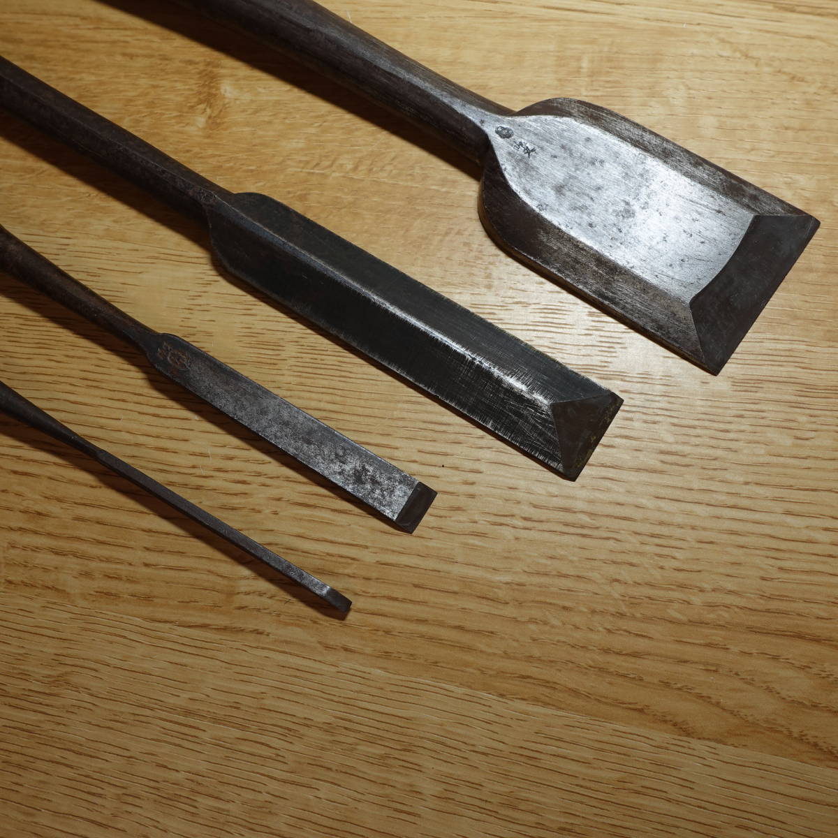 突き鑿 4本セット 手鑿 清弘 銘あり 研ぎ済 古道具 大工道具 突 突き鑿 4本セット 手鑿 清弘 銘あり 研ぎ済 古道具 大工道具 突