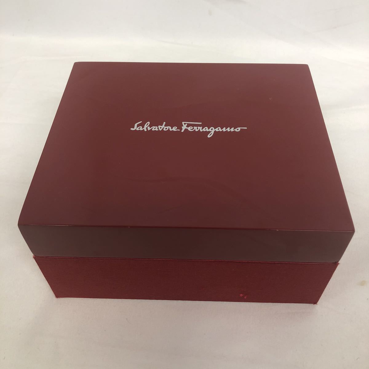フェラガモ　Salvatore Ferragamo 箱　BOX アクセサリー用　ジュエリーケース　空箱_画像1