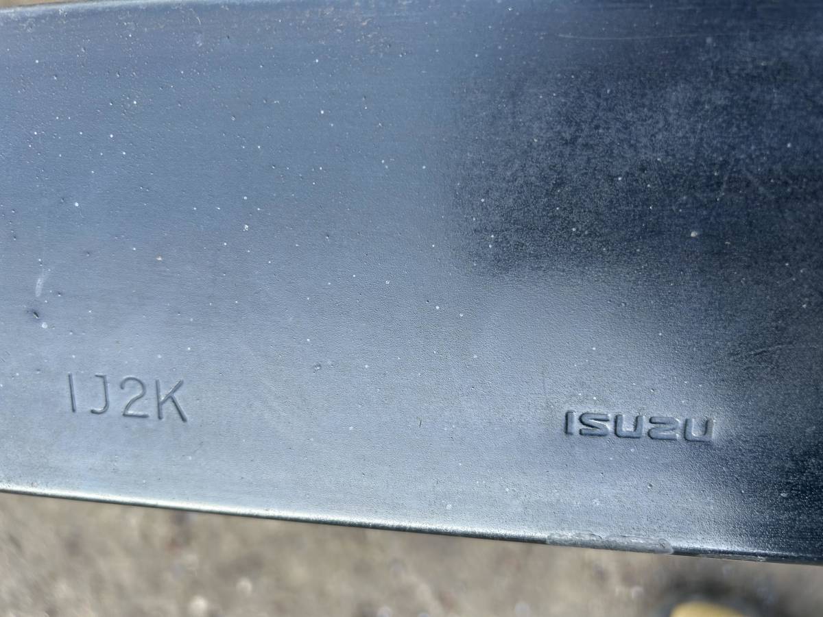 いすゞ ISUZU IJ2K 鉄製リアバンパー リヤバンパー ステー付き (少し曲がってます) いすゞ エルフから取り外し_画像6