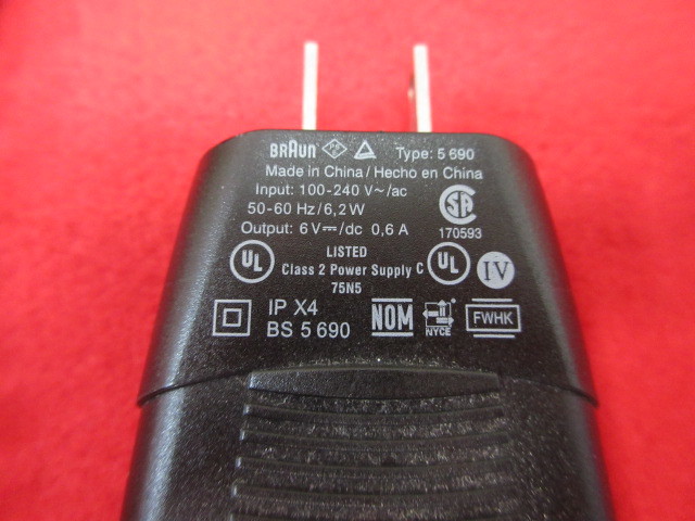 M6559　BRAUN ブラウン TYPE 5690 ACアダプター 充電器 電源コード _画像3