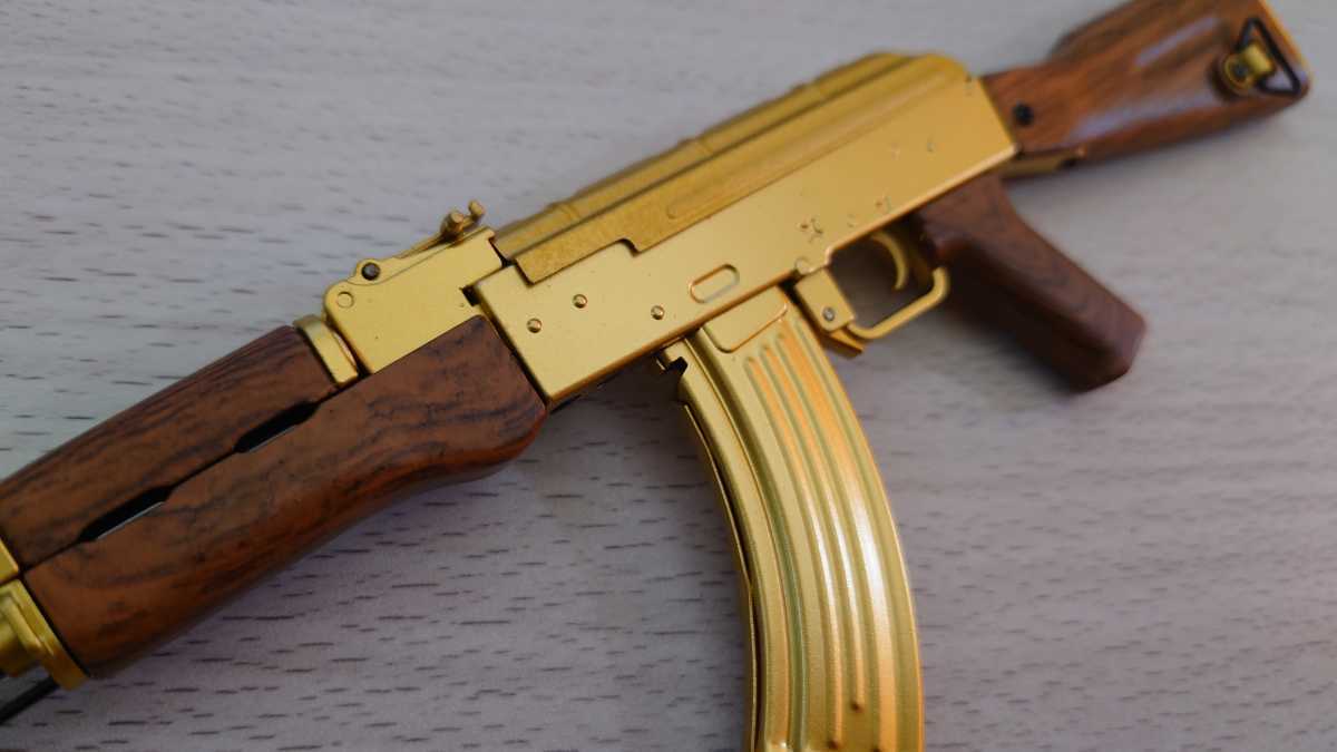 精巧1/3スケール　AK47 ミニチュアライフル　ゴールド　ミリタリー　モデルガン　トイガン　鑑賞用　_画像4