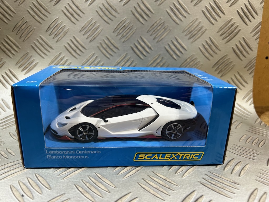 1/32 SCALEXTRIC C4087 LAMBORGHINI CENTENARIO - WHITE スロットカー