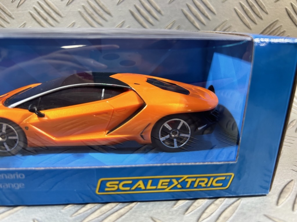 1/32 SCALEXTRIC C4066 LAMBORGHINI CENTENARIO - ORANGE スロットカー_画像3