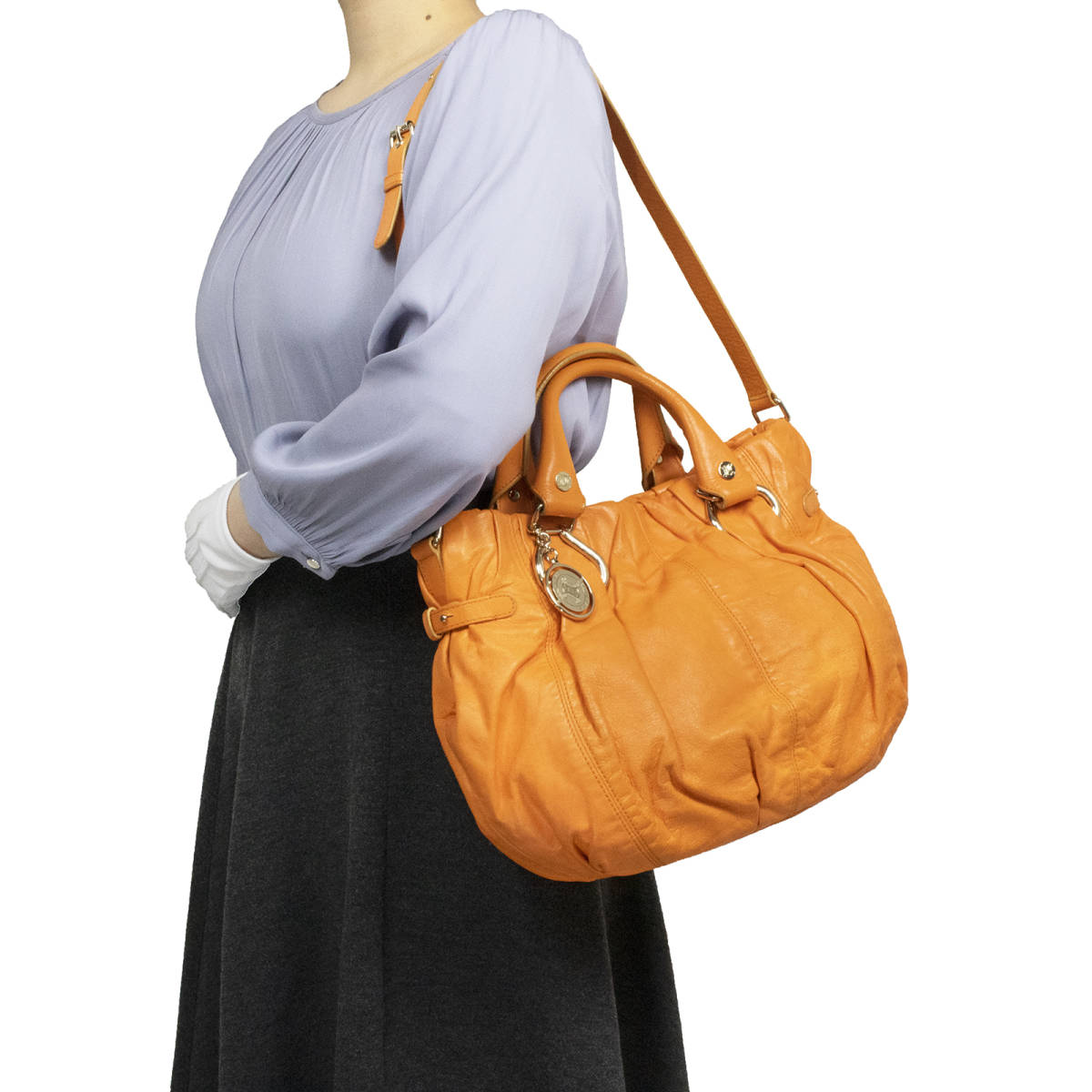 【全額返金保証・送料無料・良品】セリーヌの2wayハンドバッグ・肩掛け可・正規品・ピロースモール・オレンジ色系・ブラゾンチャーム・鞄_画像2