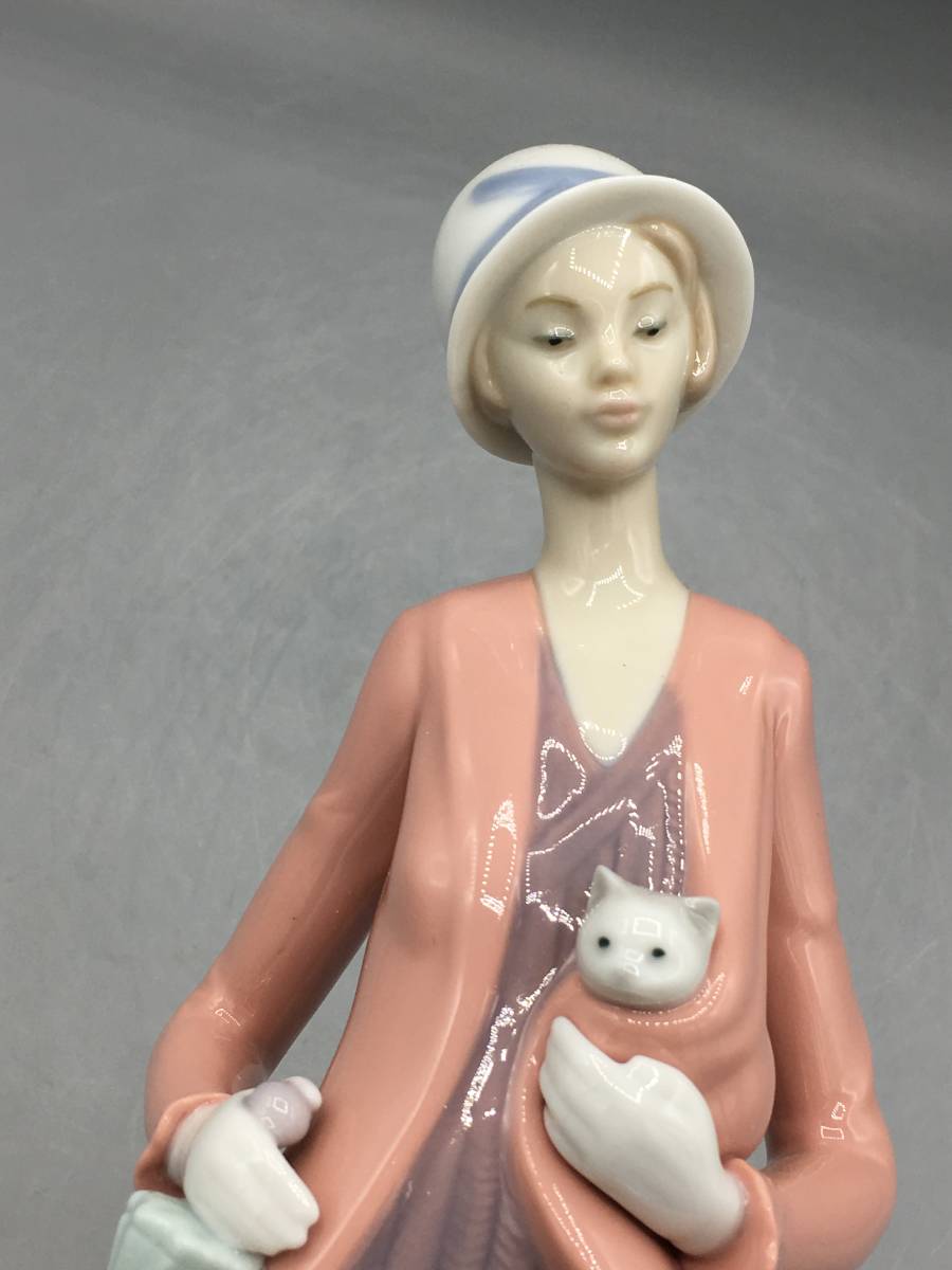 レア リヤドロ ナオ 女性 猫 傘 置物 フィギュリン 陶器 陶器人形 希少