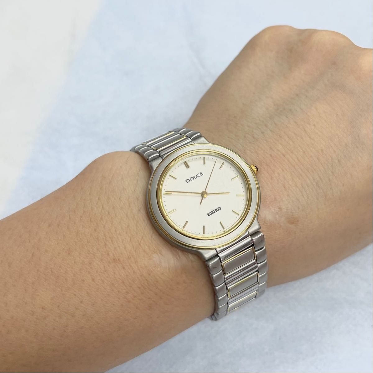 稼働 美品 裏蓋刻印あり SEIKO DOLCE シルバー艶消し コンビ 稼働 美品 裏蓋刻印あり SEIKO DOLCE シルバー艶消し コンビ