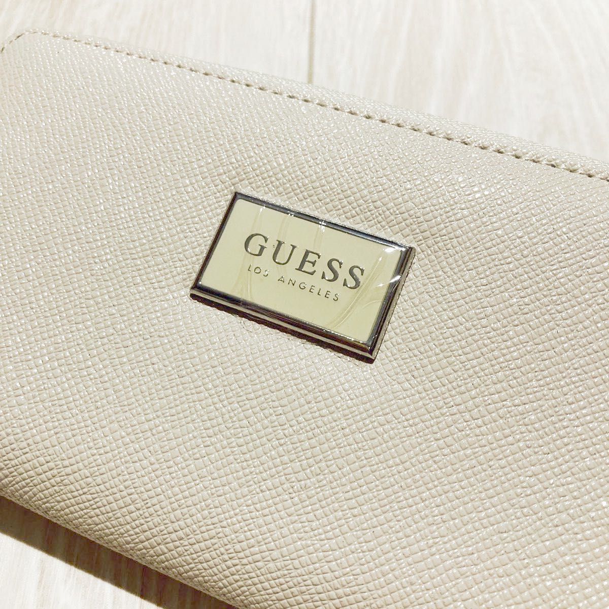 guess ゲス★新品 ロゴ プレート ラウンドファスナー　長財布 ロングウォレット