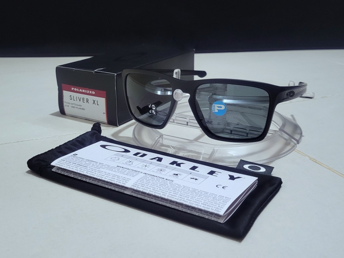 あすつく】 OAKLEY 偏光レンズ 新品 正規品 SLIVER OO9341-0157